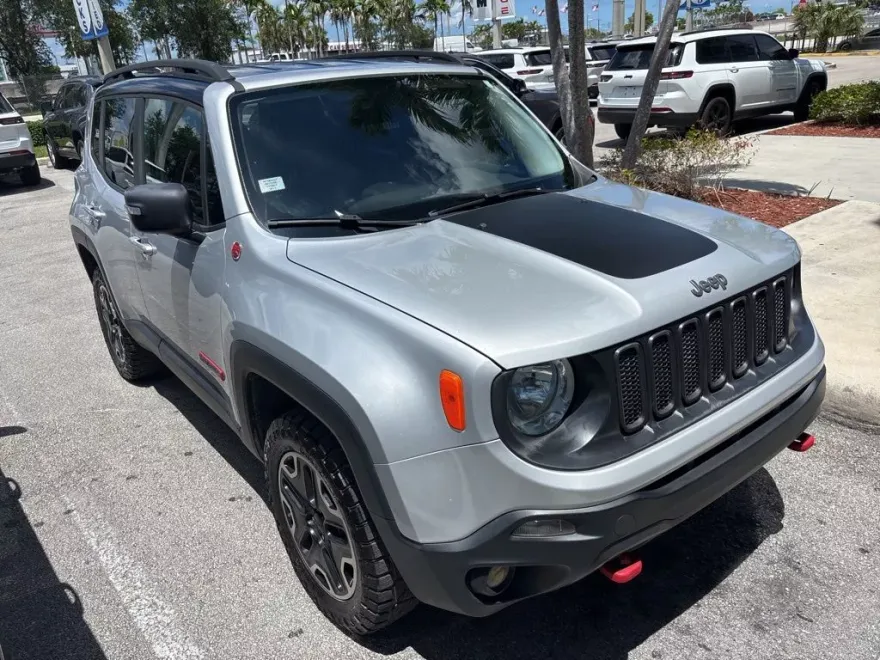 2017 Jeep Renegade Trailhawk photo 1