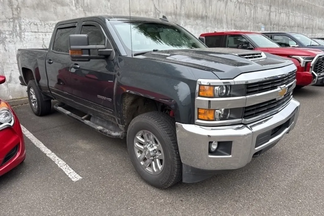 2017 Chevrolet Silverado 2500HD LT photo 1