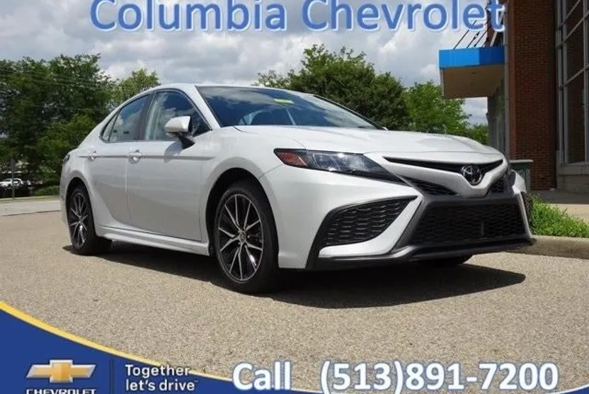 2024 Toyota Camry SE photo 1