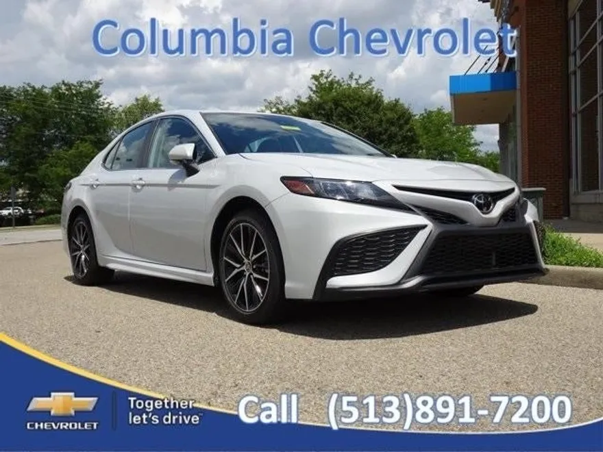 2024 Toyota Camry SE photo 1
