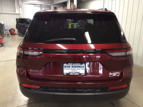 2024 Jeep Grand Cherokee Altitude photo 4
