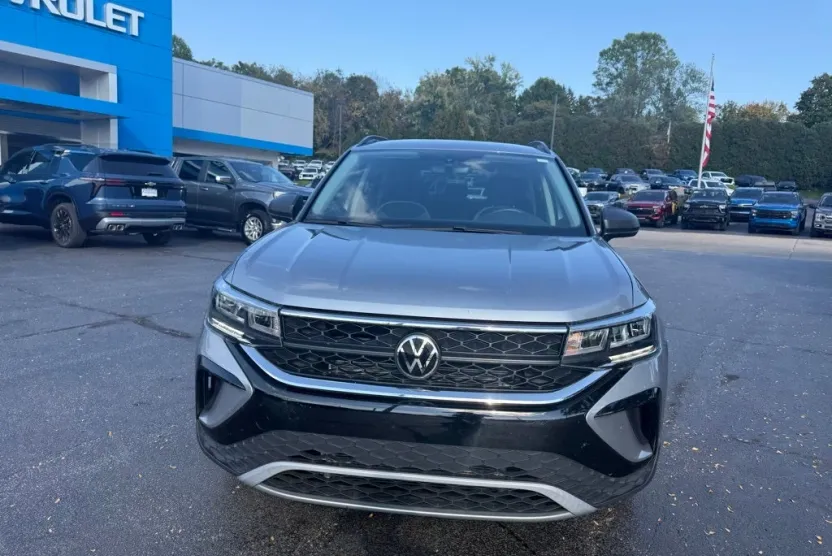 2023 Volkswagen Taos S photo 1