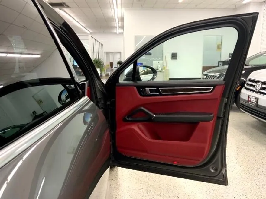 2019 Porsche Cayenne photo 28