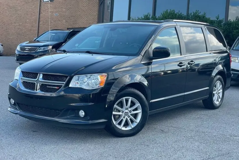 2019 Dodge Grand Caravan SXT photo 1