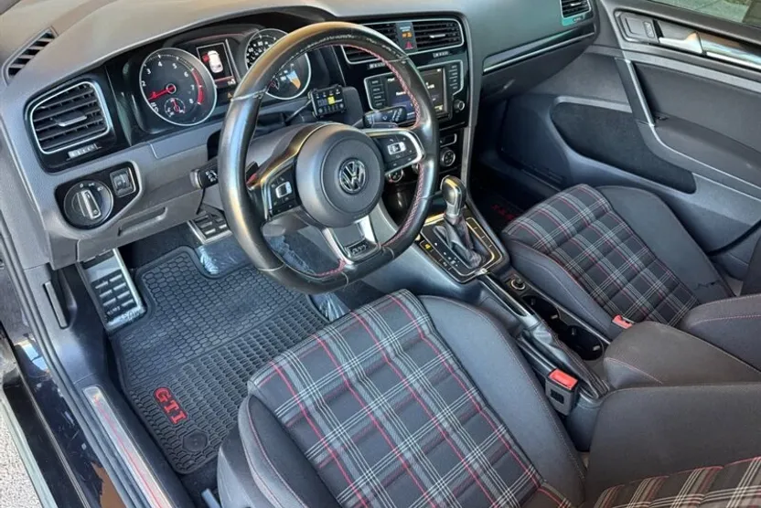 2017 Volkswagen Golf GTI Sport photo 1