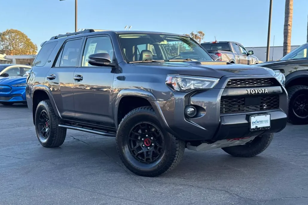 2023 Toyota 4Runner TRD Off-Road Premium photo 1