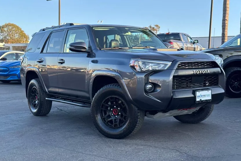 2023 Toyota 4Runner TRD Off-Road Premium photo 1