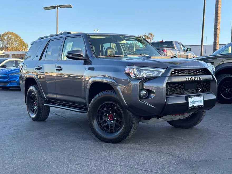 2023 Toyota 4Runner TRD Off-Road Premium photo 1