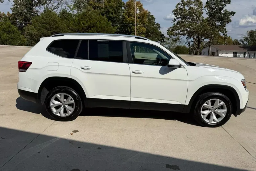 2019 Volkswagen Atlas S photo 1