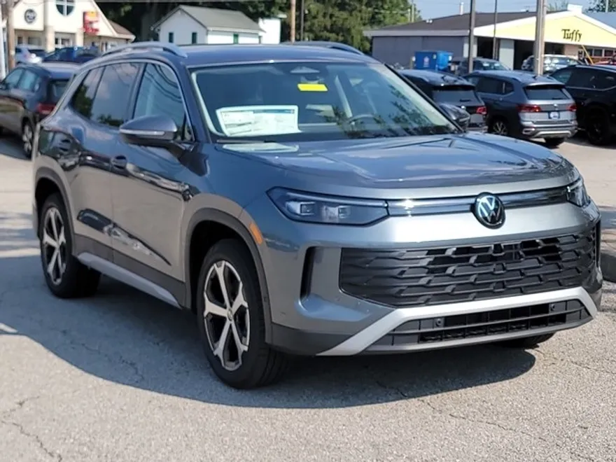 2025 Volkswagen Tiguan SE photo 1