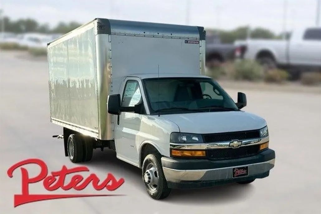 2024 Chevrolet Express Cutaway 3500 Base photo 1