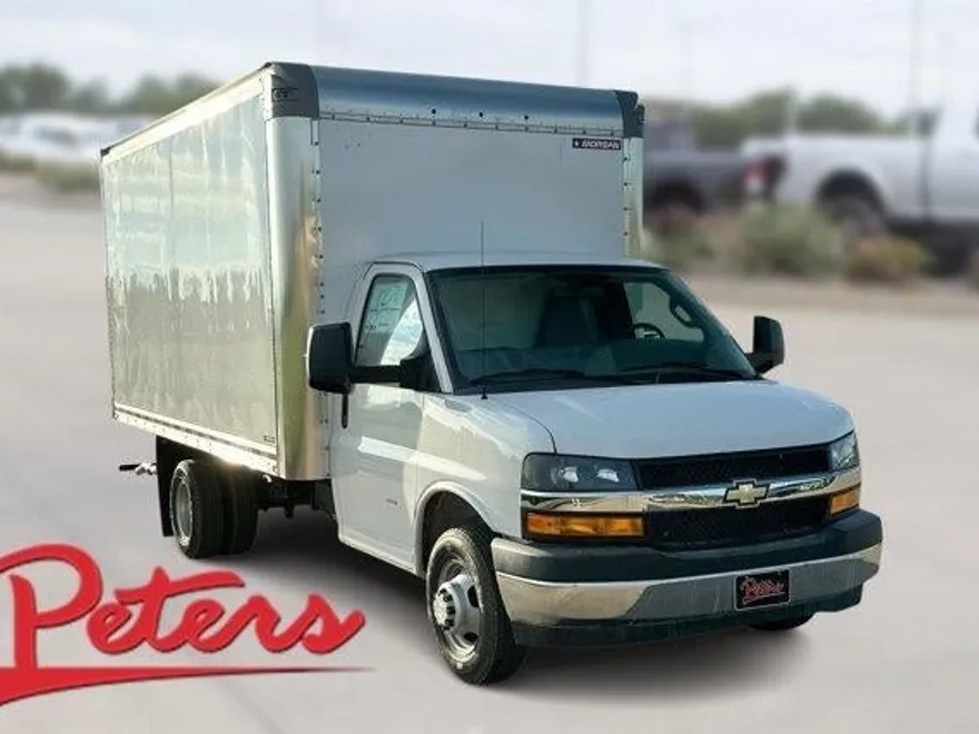2024 Chevrolet Express Cutaway 3500 Base photo 1