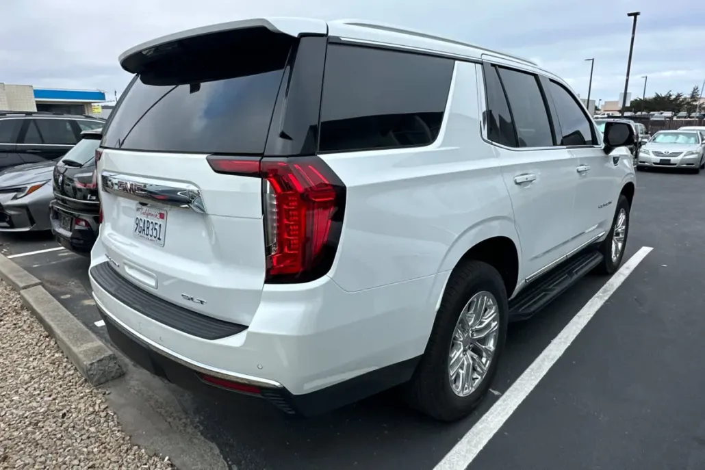 2023 Gmc Yukon SLT photo 1