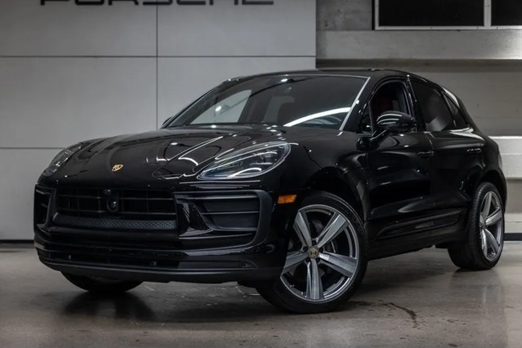 2025 Porsche Macan T photo 1