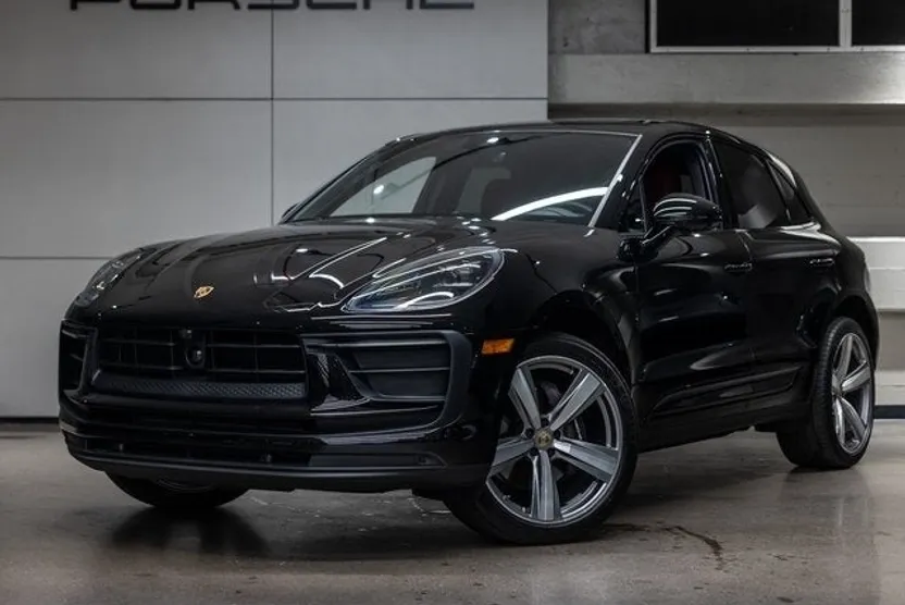 2025 Porsche Macan T photo 1