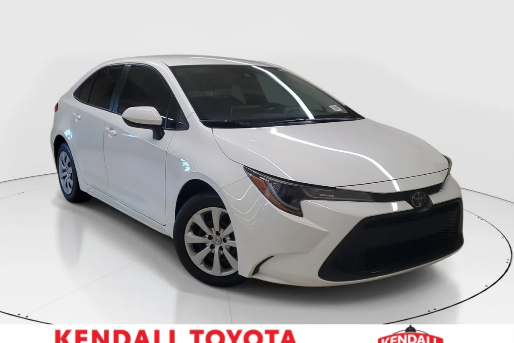 2020 Toyota Corolla LE photo 1