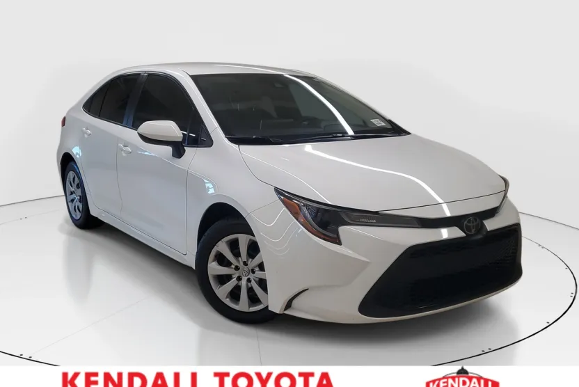 2020 Toyota Corolla LE photo 1