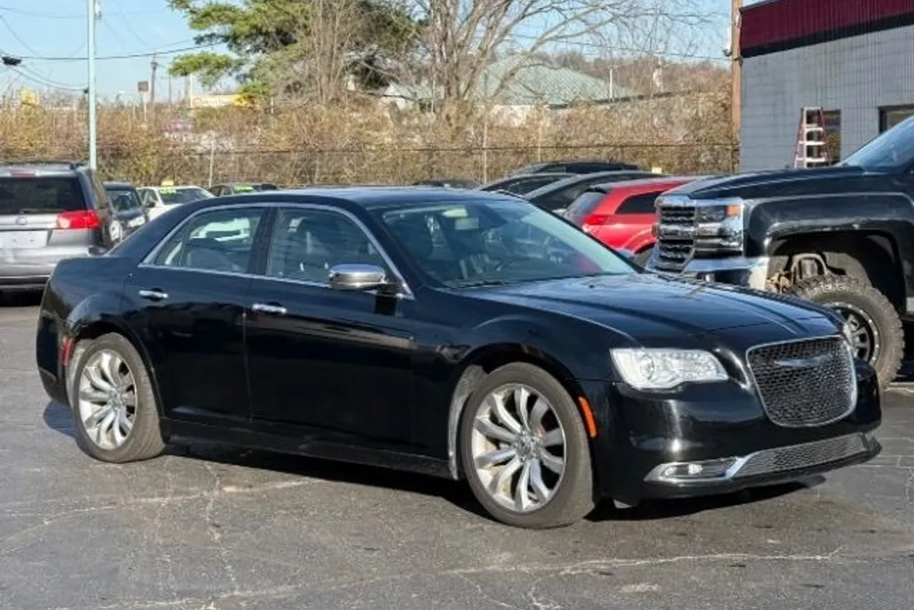 2019 Chrysler 300 Limited photo 1