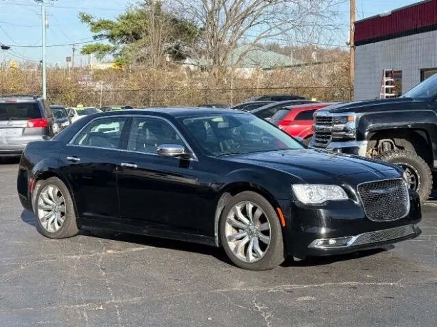2019 Chrysler 300 Limited photo 1