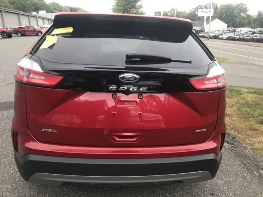 2022 Ford Edge SEL photo 1