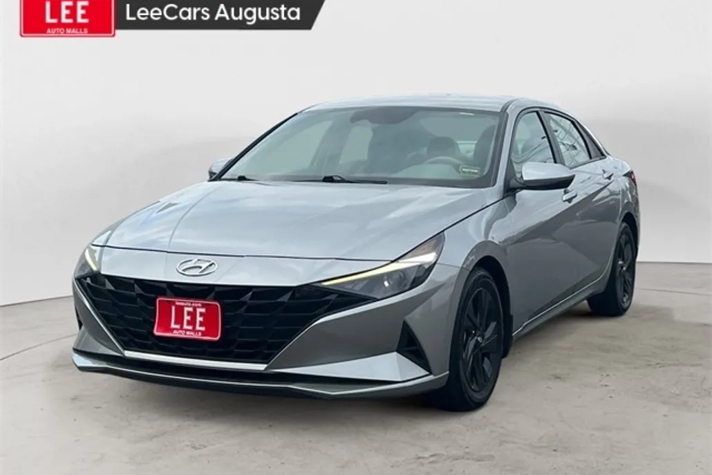 2022 Hyundai Elantra SEL Convenience photo 1
