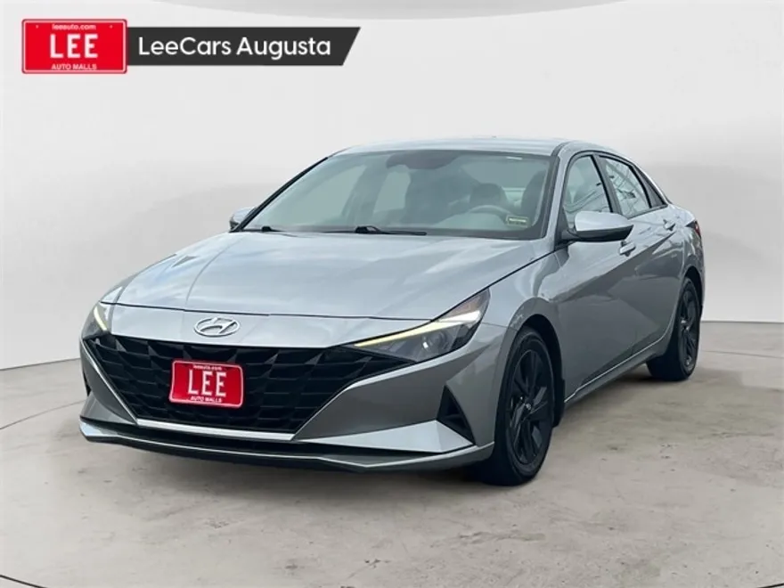 2022 Hyundai Elantra SEL Convenience photo 1