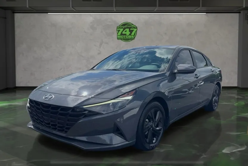 2023 Hyundai Elantra SEL photo 1