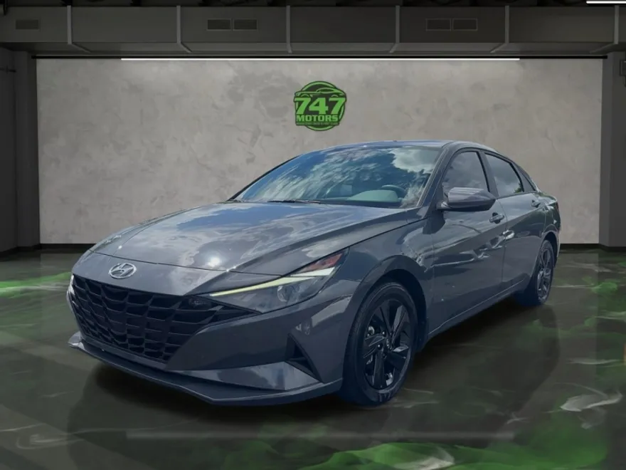 2023 Hyundai Elantra SEL photo 1