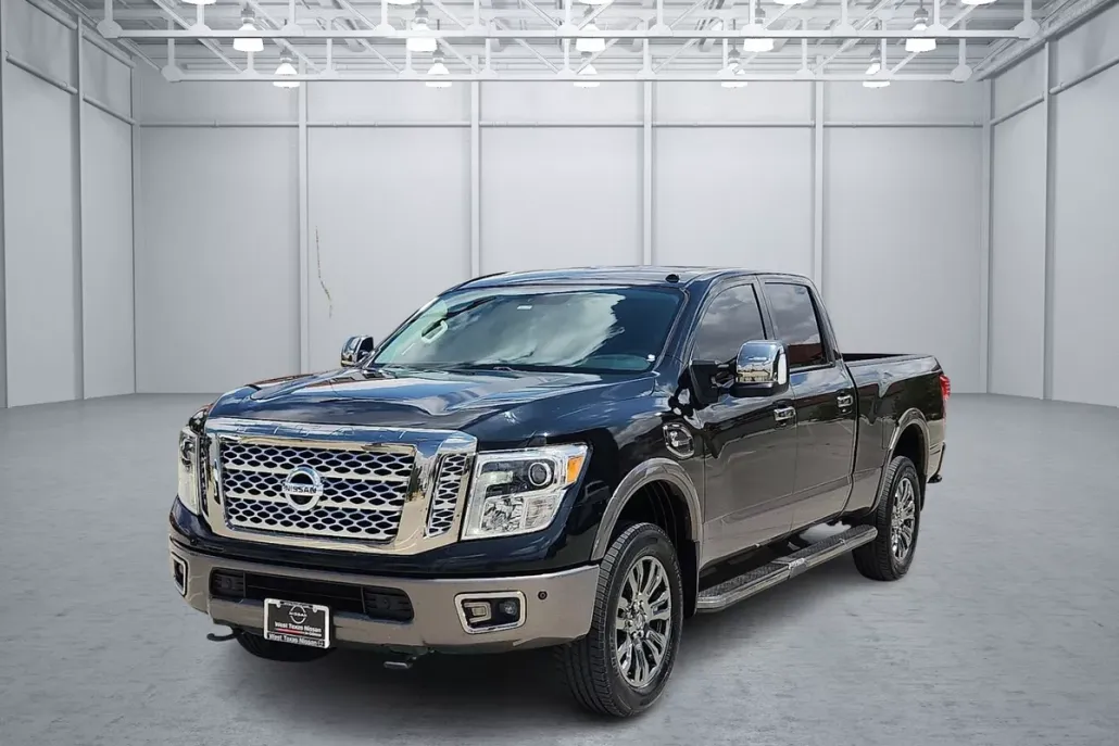 2018 Nissan Titan Platinum Reserve Crew Cab photo 1