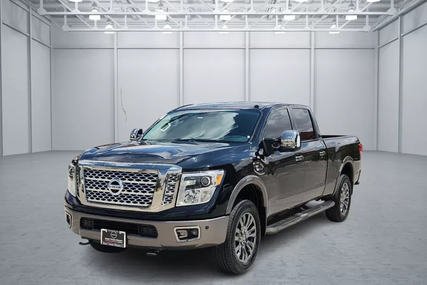 2018 Nissan Titan Platinum Reserve Crew Cab photo 1
