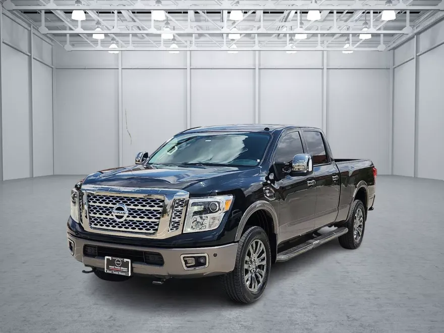2018 Nissan Titan Platinum Reserve Crew Cab photo 1
