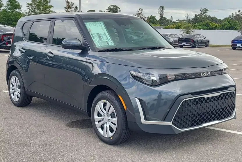 2025 Kia Soul LX photo 1