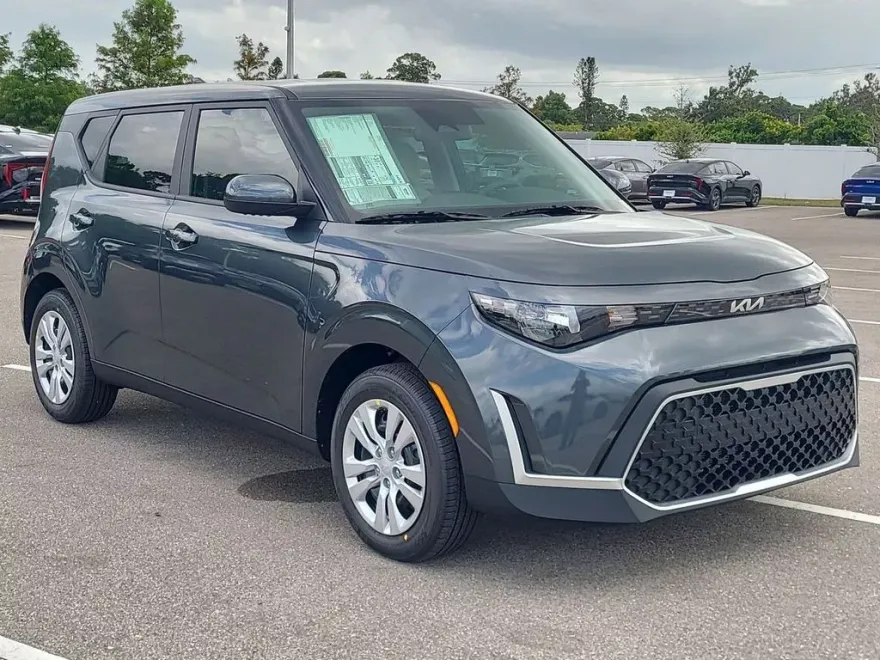 2025 Kia Soul LX photo 1
