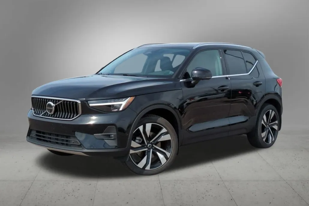 2025 Volvo XC40 Plus photo 1