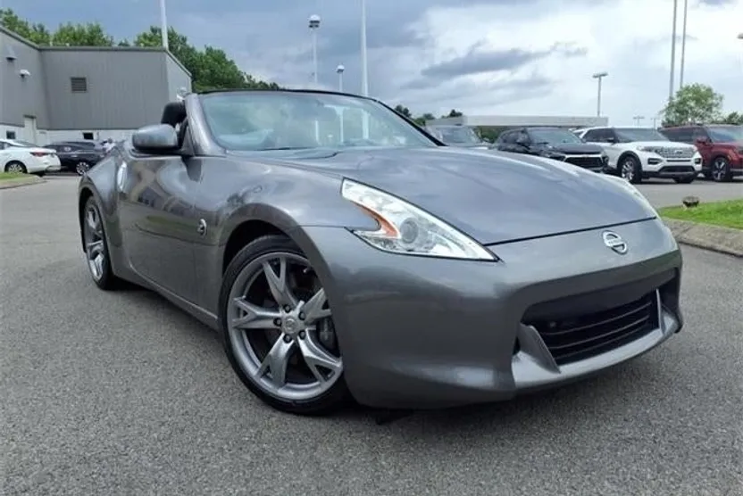 2011 Nissan 370Z Touring photo 1