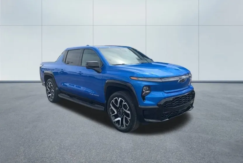 2025 Chevrolet Silverado EV RST photo 1