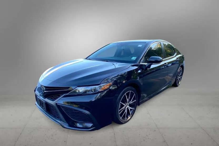 2022 Toyota Camry SE photo 1