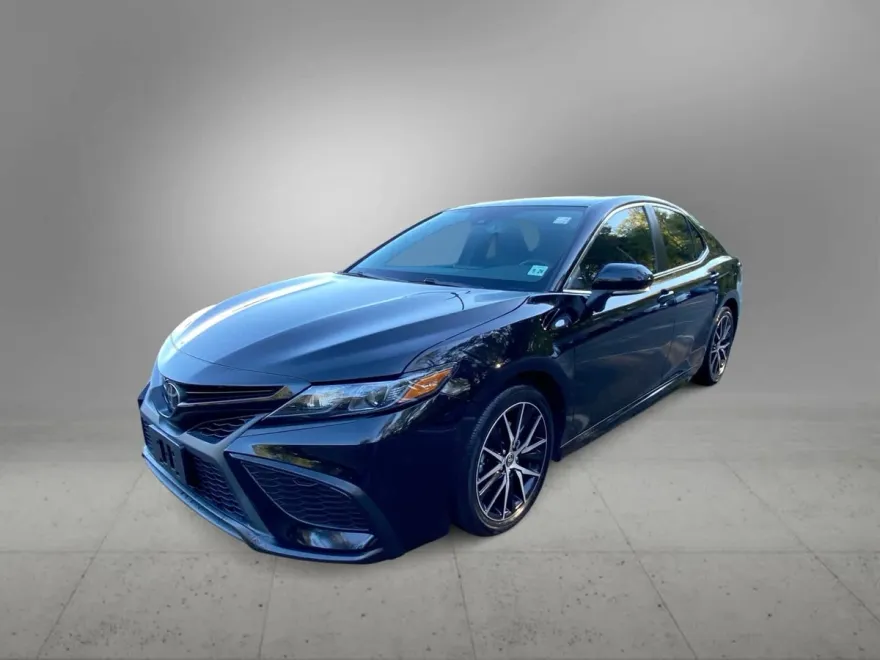 2022 Toyota Camry SE photo 1