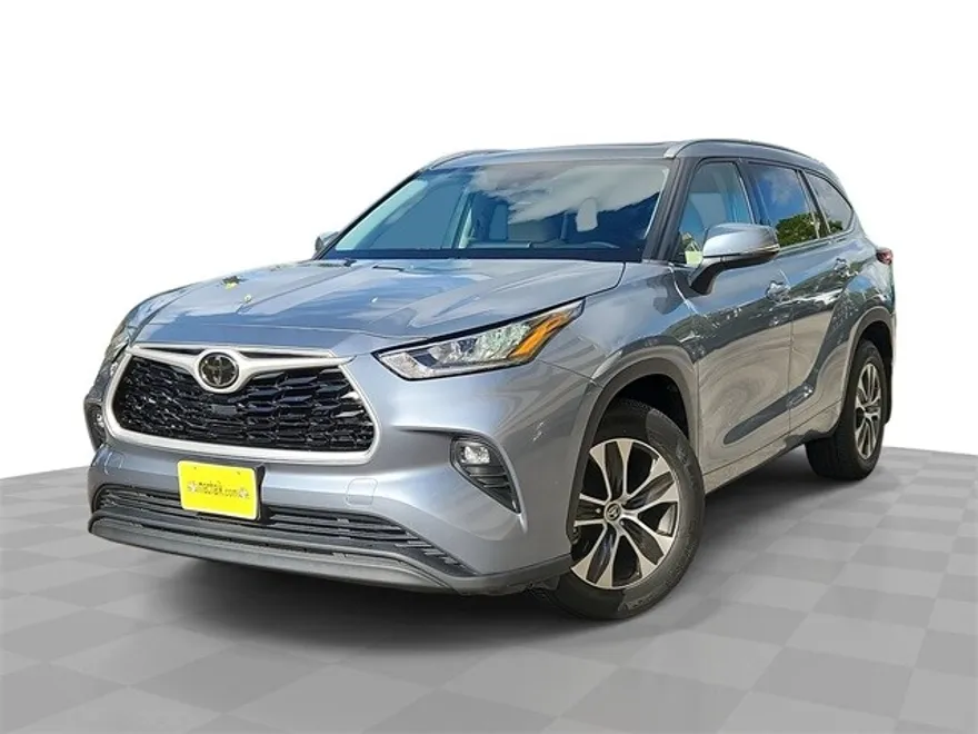 2020 Toyota Highlander XLE photo 1