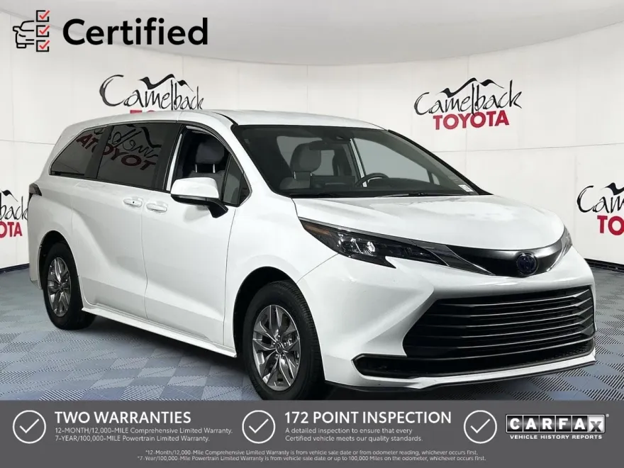 2025 Toyota Sienna LE photo 1