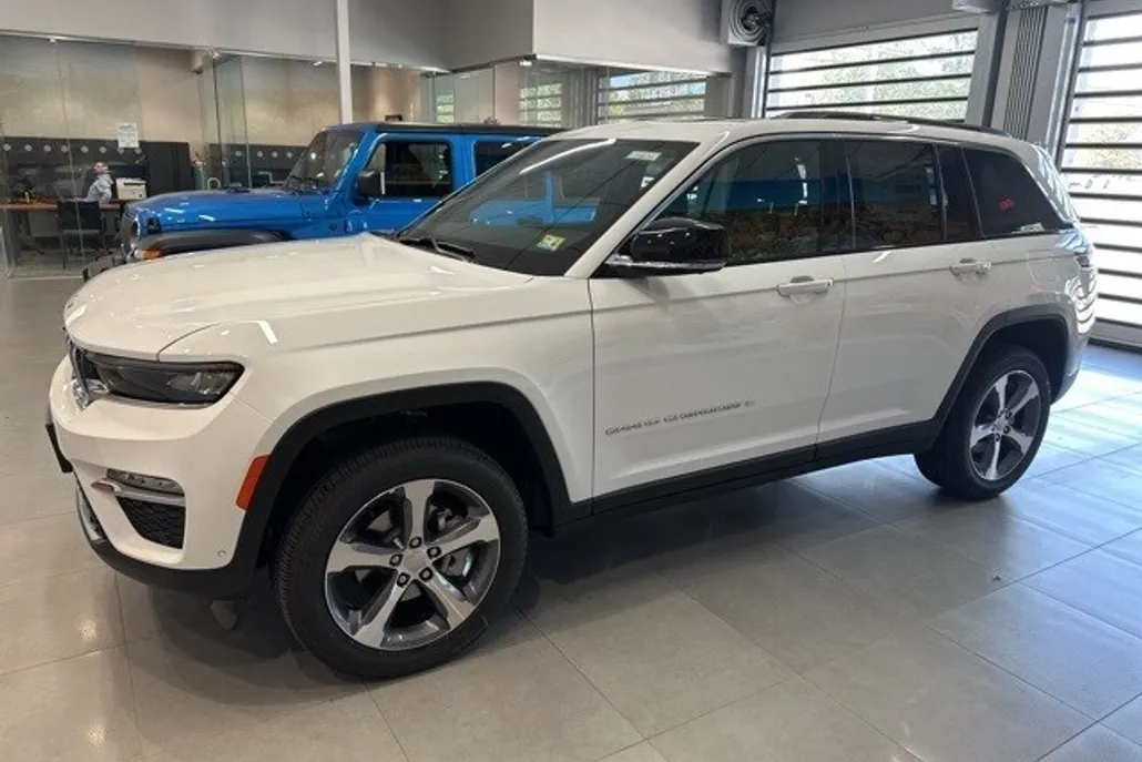2025 Jeep Grand Cherokee Limited photo 1
