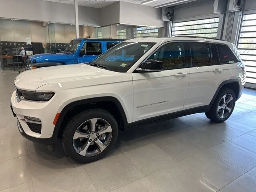 2025 Jeep Grand Cherokee Limited photo 1