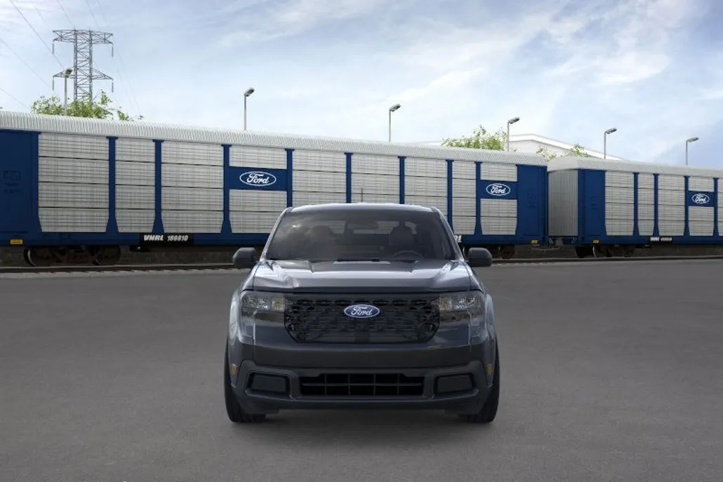 2025 Ford Maverick XLT photo 1