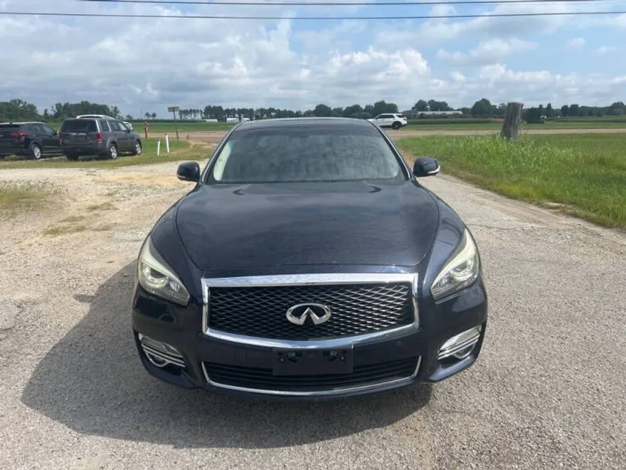 2015 Infiniti Q70L photo 1