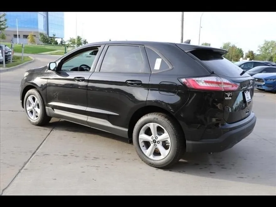 2024 Ford Edge SE photo 1