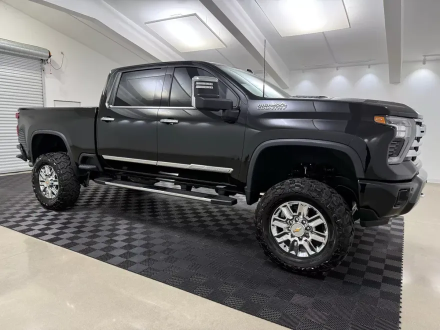 2024 Chevrolet Silverado 2500HD High Country photo 1