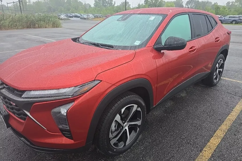 2024 Chevrolet Trax photo 1