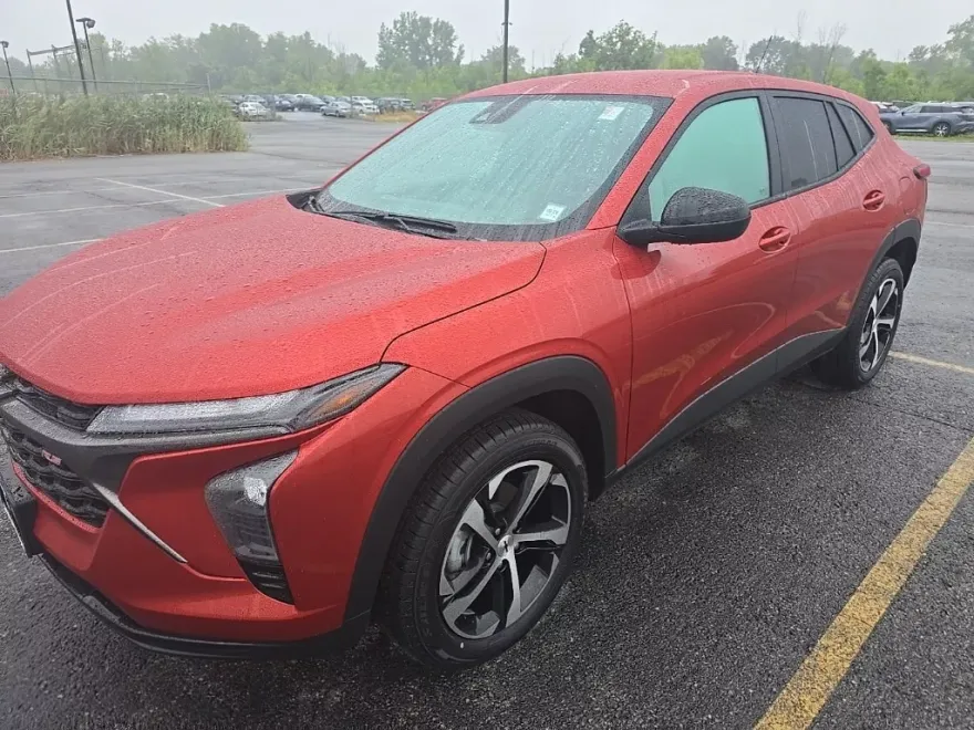2024 Chevrolet Trax photo 1