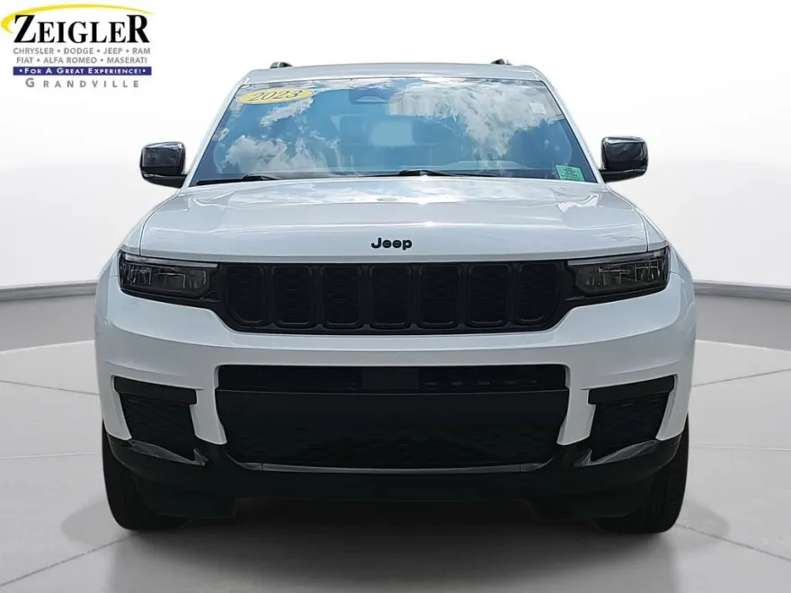 2023 Jeep Grand Cherokee Altitude photo 1