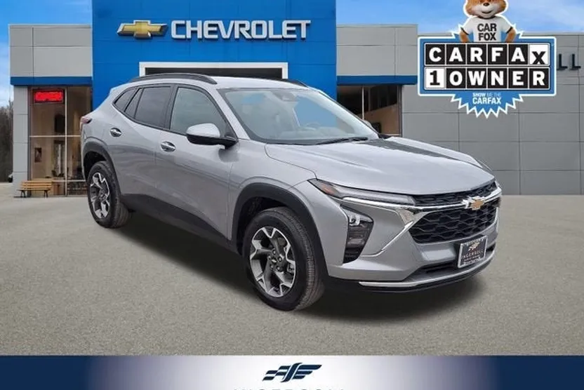 2025 Chevrolet Trax LT photo 1